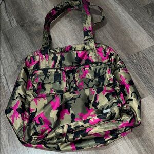 Lug Puddle Jumper pink Camo Camoflauge Print Packable Shoulder Bag